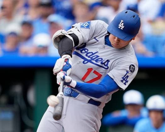 June 28, 2025: Los Angeles Dodgers designated hitter Shohei Ohtani (17) drives the ball to deep left field against the Royals at Kauffman Stadium Kansas City, Missouri. CSM. Kansas City United States - ZUMAc04_ 20250628_zma_c04_039 Copyright: xJonxRobichaudx