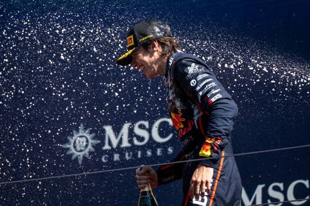 Nikola Tsolov Bulgaria, Campos Racing, Red Bull Junior celebrates victory with champagne on the podium at the podium ceremony, AUT, FIA Formula 3 Championship, MSC Cruises Grand Prix of Austria, Red Bull Ring Spielberg, Main Race, 2025 season, 29 06 2025 AUT, FIA Formula 3 Championship, MSC Cruises Grand Prix of Austria, Red Bull Ring Spielberg, Main Race, 2025 season, 29 06 2025 Spielberg Copyright: xEibner-Pressefoto Memmlerx EP_MMR