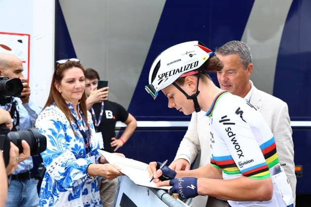 Belgian Lotte Kopecky of SD Worx-Protime signs an autograph before the women s elite road race of the Belgian Cycling Championships, 132,8 km from and to the Grand Place square in Binche on Sunday 29 June 2025. DAVIDxPINTENS  x128045117x