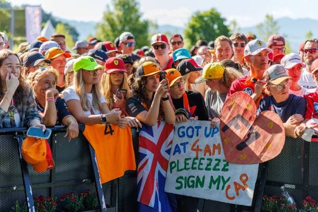 The fans wait for the drivers on the green carpet, Grand Prix of Austria, Motorsport, Formula 1, 2025 season, 29 06 2025 Grand Prix of Austria, Motorsport, Formula 1, 2025 season, 29 06 2025 Copyright: xEibner-Pressefoto AlexanderxNeisx EP_ANS