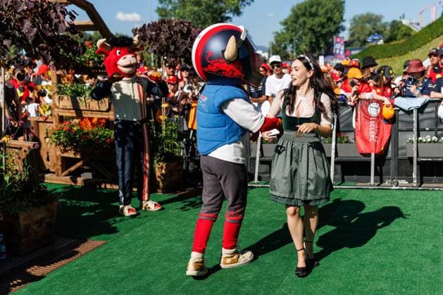 Hostess and mascot dance, Austrian Grand Prix, Motorsport, Formula 1, 2025 season, 29 06 2025 Austrian Grand Prix, Motorsport, Formula 1, 2025 season, 29 06 2025 Copyright: xEibner-Pressefoto AlexanderxNeisx EP_ANS