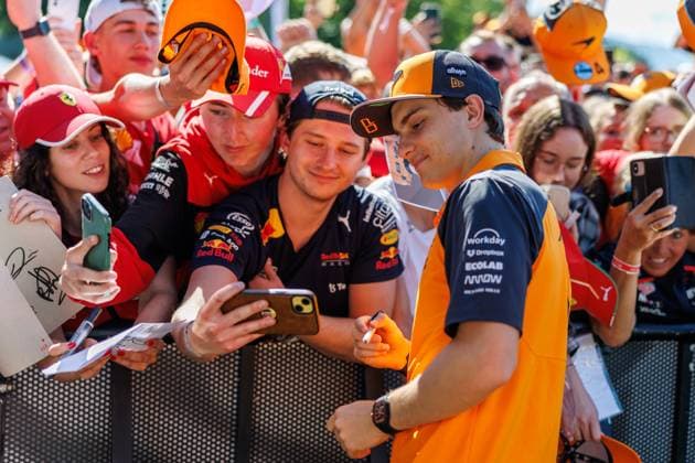 Oscar Piastri McLaren Formula 1 Team, 81 signs autographs, Austrian Grand Prix, Motorsport, Formula 1, 2025 season, 29 06 2025 Austrian Grand Prix, Motorsport, Formula 1, 2025 season, 29 06 2025 Copyright: xEibner-Pressefoto AlexanderxNeisx EP_ANS