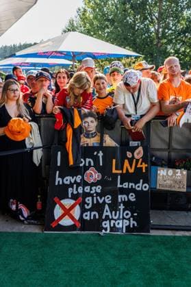 Fans waiting for the drivers, Austrian Grand Prix, Motorsport, Formula 1, 2025 season, 29 06 2025 Austrian Grand Prix, Motorsport, Formula 1, 2025 season, 29 06 2025 Copyright: xEibner-Pressefoto AlexanderxNeisx EP_ANS