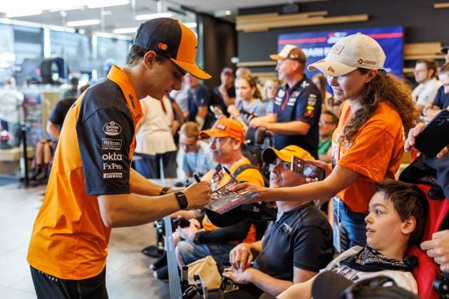 Oscar Piastri McLaren Formula 1 Team, 81 signs autographs, Austrian Grand Prix, Motorsport, Formula 1, 2025 season, 29 06 2025 Austrian Grand Prix, Motorsport, Formula 1, 2025 season, 29 06 2025 Copyright: xEibner-Pressefoto AlexanderxNeisx EP_ANS