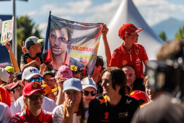 Fans waiting for the drivers, Austrian Grand Prix, Motorsport, Formula 1, 2025 season, 29 06 2025 Austrian Grand Prix, Motorsport, Formula 1, 2025 season, 29 06 2025 Copyright: xEibner-Pressefoto AlexanderxNeisx EP_ANS