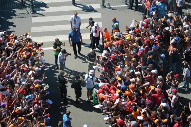 29 06 2025, Red Bull Ring, Spielberg, Formula 1 Austrian Grand Prix 2025 , pictured Nico Hülkenberg DEU , Stake F1 Team Kick Sauber signs autographs for the numerous fans Photo by Hasan Bratic DeFodi Images