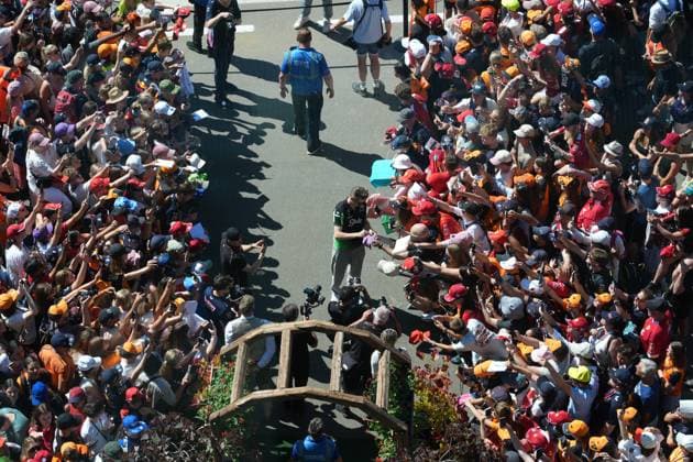 29 06 2025, Red Bull Ring, Spielberg, Formula 1 Austrian Grand Prix 2025 , pictured Nico Hülkenberg DEU , Stake F1 Team Kick Sauber signs autographs for the numerous fans Photo by Hasan Bratic DeFodi Images