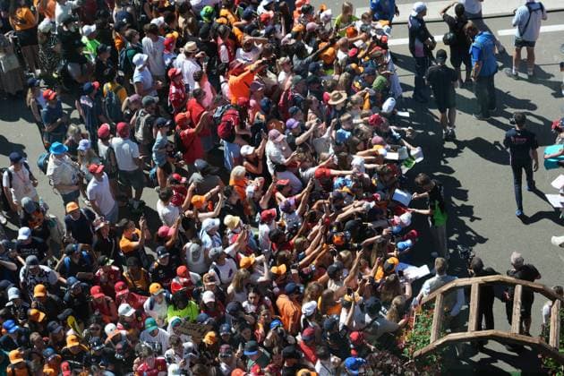29 06 2025, Red Bull Ring, Spielberg, Formula 1 Austrian Grand Prix 2025 , pictured Nico Hülkenberg DEU , Stake F1 Team Kick Sauber signs autographs for the numerous fans Photo by Hasan Bratic DeFodi Images