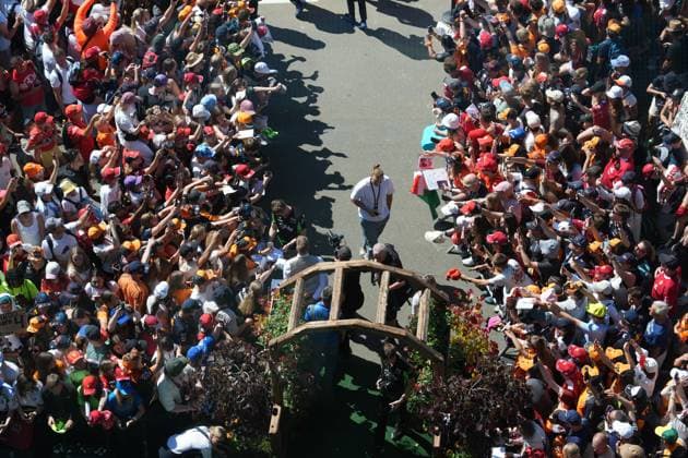 29 06 2025, Red Bull Ring, Spielberg, Formula 1 Austrian Grand Prix 2025 , pictured Nico Hülkenberg DEU , Stake F1 Team Kick Sauber signs autographs for the numerous fans Photo by Hasan Bratic DeFodi Images