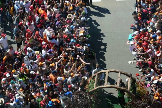 29 06 2025, Red Bull Ring, Spielberg, Formula 1 Austrian Grand Prix 2025 , pictured Nico Hülkenberg DEU , Stake F1 Team Kick Sauber signs autographs for the numerous fans Photo by Hasan Bratic DeFodi Images