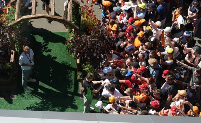 29 06 2025, Red Bull Ring, Spielberg, Formula 1 Austrian Grand Prix 2025 , pictured Nico Hülkenberg DEU , Stake F1 Team Kick Sauber signs autographs for the numerous fans Photo by Hasan Bratic DeFodi Images