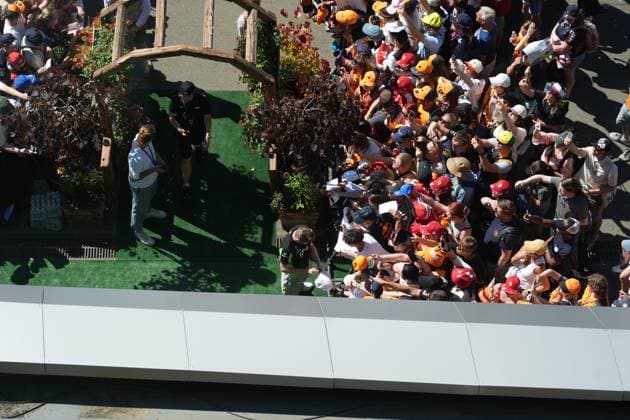 29 06 2025, Red Bull Ring, Spielberg, Formula 1 Austrian Grand Prix 2025 , pictured Nico Hülkenberg DEU , Stake F1 Team Kick Sauber signs autographs for the numerous fans Photo by Hasan Bratic DeFodi Images