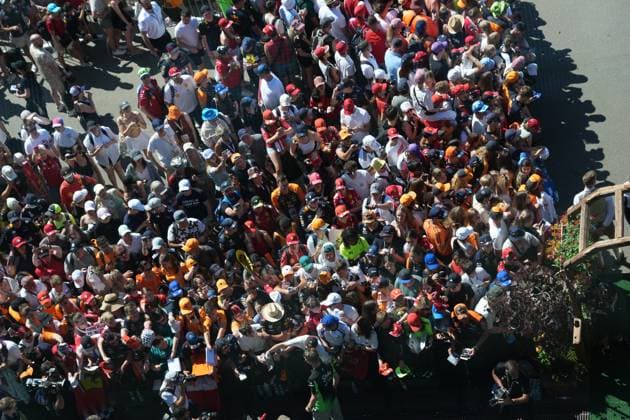 29 06 2025, Red Bull Ring, Spielberg, Formula 1 Austrian Grand Prix 2025 , pictured Nico Hülkenberg DEU , Stake F1 Team Kick Sauber signs autographs for the numerous fans Photo by Hasan Bratic DeFodi Images