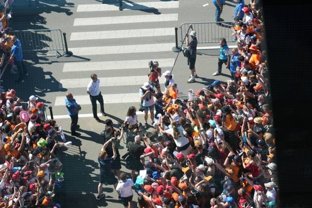 Formula 1 Austrian Grand Prix 2025 29 06 2025, Red Bull Ring, Spielberg, Formula 1 Austrian Grand Prix 2025 , in the picture Carlos Sainz Jr ESP , Atlassian Williams Racing signs autographs nordphotoxGmbHx xBratic nph00250