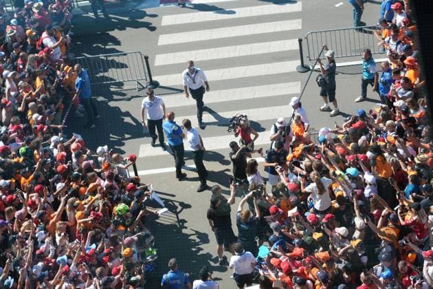 Formula 1 Austrian Grand Prix 2025 29 06 2025, Red Bull Ring, Spielberg, Formula 1 Austrian Grand Prix 2025 , in the picture Carlos Sainz Jr ESP , Atlassian Williams Racing signs autographs nordphotoxGmbHx xBratic nph00250