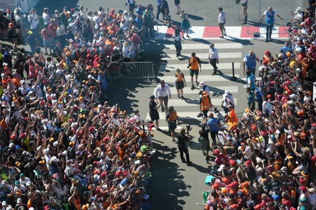 Formula 1 Austrian Grand Prix 2025 29 06 2025, Red Bull Ring, Spielberg, Formula 1 Austrian Grand Prix 2025 , in the picture Oscar Piastri AUS , McLaren F1 Team signing autographs nordphotoxGmbHx xBratic nph00250