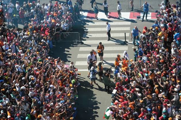 Formula 1 Austrian Grand Prix 2025 29 06 2025, Red Bull Ring, Spielberg, Formula 1 Austrian Grand Prix 2025 , in the picture Oscar Piastri AUS , McLaren F1 Team signing autographs nordphotoxGmbHx xBratic nph00250