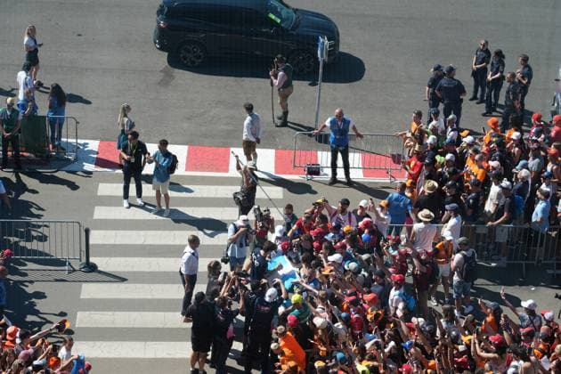 Formula 1 Austrian Grand Prix 2025 29 06 2025, Red Bull Ring, Spielberg, Formula 1 Austrian Grand Prix 2025 , in the picture Franco Colapinto ARG , BWT Alpine F1 Team signing autographs nordphotoxGmbHx xBratic nph00250