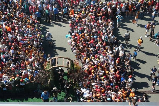 Formula 1 Austrian Grand Prix 2025 29 06 2025, Red Bull Ring, Spielberg, Formula 1 Austrian Grand Prix 2025 , in the picture Franco Colapinto ARG , BWT Alpine F1 Team signing autographs nordphotoxGmbHx xBratic nph00250