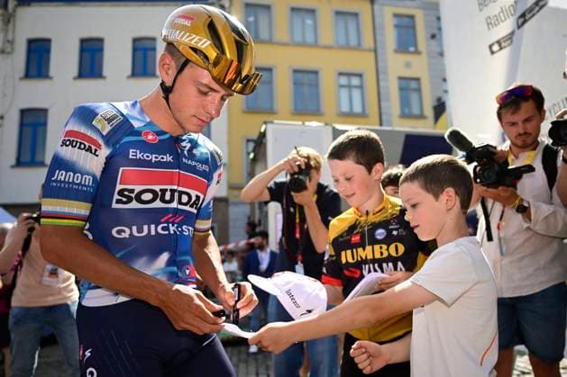 Belgian 2025 National Championship Binche 29 06 2025 BINCHE, BELGIUM - JUNE 29 : Evenepoel Remco of Soudal Quick-Step during the Men Elite cycling road race of the Belgian National Championships 2025 an UCI National Championships cycling race of 230 km with start in Binche and finish in Binche on June 29, 2025 in Binche, Belgium, 29 06 2025 ( Motordriver Guy De Vuyst - Binche Belgium  Copyright: xNicoxVereeckenx