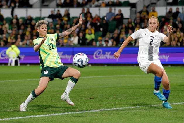 SOCCER AUSTRALIA SLOVENIA, Michelle Heyman of Australia in action under pressure from Lana Golob of Slovenia during the Women s friendly international soccer match between Australia and Slovenia at HBF Park in Perth, Sunday, June 29, 2025. ( NO ARCHIVING, EDITORIAL USE ONLY PERTH WESTERN AUSTRALIA AUSTRALIA  Copyright: xRICHARDxWAINWRIGHTx 20250629126275297937