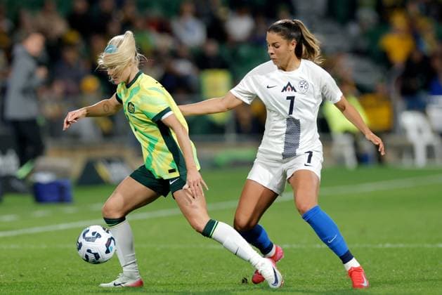 SOCCER AUSTRALIA SLOVENIA, Ellie Carpenter of of Australia under pressure from Zala Mersnik of Slovenia during the Women s friendly international soccer match between Australia and Slovenia at HBF Park in Perth, Sunday, June 29, 2025. ( NO ARCHIVING, EDITORIAL USE ONLY PERTH WESTERN AUSTRALIA AUSTRALIA  Copyright: xRICHARDxWAINWRIGHTx 20250629167306683832