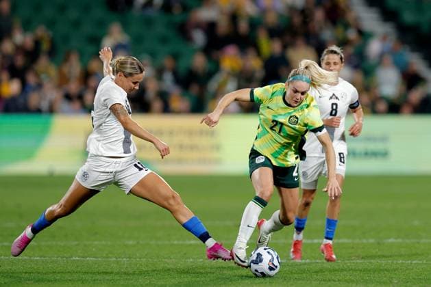 SOCCER AUSTRALIA SLOVENIA, Ellie Carpenter of of Australia under pressure from Kaja Erzen of Slovenia during the Women s friendly international soccer match between Australia and Slovenia at HBF Park in Perth, Sunday, June 29, 2025. ( NO ARCHIVING, EDITORIAL USE ONLY PERTH WESTERN AUSTRALIA AUSTRALIA  Copyright: xRICHARDxWAINWRIGHTx 20250629135148910030