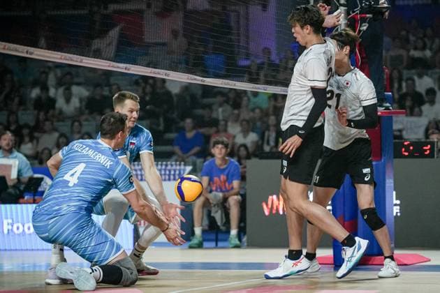 Volleyball, FIVB Nations League, Slowenien - Japan Volleyball - FIVB Men s Volleyball Nations League - Slovenia - Bulgaria - 29.06.2025 Jan Kozamernik fights for the ball during Mens Volleyball Nations League in Burgas, VNL Bulgaria Copyright: xYulianxTodorovx