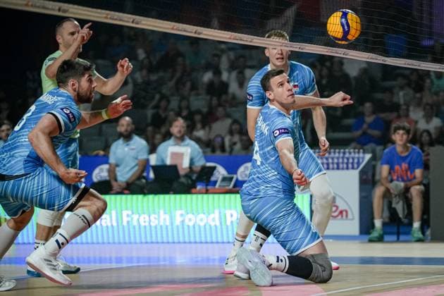 Volleyball, FIVB Nations League, Slowenien - Japan Volleyball - FIVB Men s Volleyball Nations League - Slovenia - Bulgaria - 29.06.2025 Jan Kozamernik fights for the ball during Mens Volleyball Nations League in Burgas, VNL Bulgaria Copyright: xYulianxTodorovx