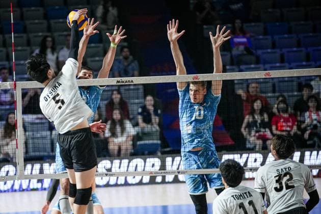 Volleyball, FIVB Nations League, Slowenien - Japan Volleyball - FIVB Men s Volleyball Nations League - Slovenia - Bulgaria - 29.06.2025 Rok BraÄko and SaÅ¡o Å talekar jump to block the attack during Mens Volleyball Nations League in Burgas, VNL Bulgaria Copyright: xYulianxTodorovx