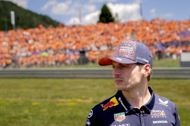 Formel 1, GP Österreich in Spielberg, Fahrerparade SPIELBERG - Max Verstappen (Red Bull Racing) during the drivers parade at the Red Bull Ring race track prior to the Grand Prix of Austria. ANP SANDER KING xVIxANPxSportx xxANPxIVx 530681536 originalFilename: 530681536.jpg