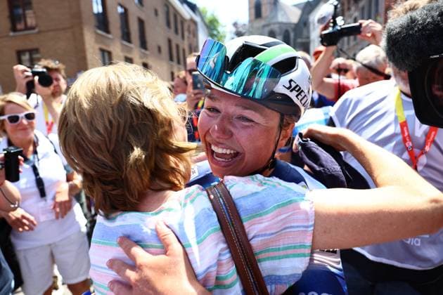 Belgian Justine Ghekiere celebrates after winning the women s elite road race of the Belgian Cycling Championships, 132,8 km from and to the Grand Place square in Binche on Sunday 29 June 2025. DAVIDxPINTENS  x128053545x