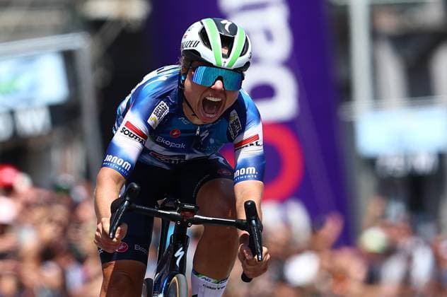 Belgian Justine Ghekiere celebrates as she crosses the finish line to win the women s elite road race of the Belgian Cycling Championships, 132,8 km from and to the Grand Place square in Binche on Sunday 29 June 2025. DAVIDxPINTENS  x128053546x