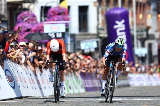 Belgian Justine Ghekiere of AG Insurance-Soudal Team (R) wins before Belgian Fien Van Eynde of Fenix-Deceuninck Development Team the sprint at the finish of the women s elite road race of the Belgian Cycling Championships, 132,8 km from and to the Grand Place square in Binche on Sunday 29 June 2025. DAVIDxPINTENS  x128053547x