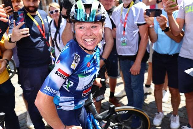 Belgian Justine Ghekiere celebrates after winning the women s elite road race of the Belgian Cycling Championships, 132,8 km from and to the Grand Place square in Binche on Sunday 29 June 2025. DAVIDxPINTENS  x128053575x