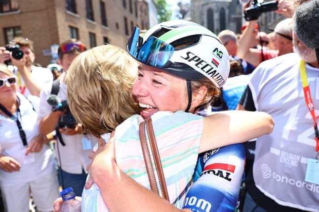 Belgian Justine Ghekiere celebrates after winning the women s elite road race of the Belgian Cycling Championships, 132,8 km from and to the Grand Place square in Binche on Sunday 29 June 2025. DAVIDxPINTENS  x128053576x