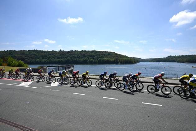 Belgian 2025 National Championship Binche 29 06 2025 BINCHE, BELGIUM - JUNE 29 : illustration picture of the riders at the Lacs de l Eau d Heure during the Men Elite cycling road race of the Belgian National Championships 2025 an UCI National Championships cycling race of 230 km with start in Binche and finish in Binche on June 29, 2025 in Binche, Belgium, 29 06 2025 Binche Belgium  Copyright: xNicoxVereeckenx