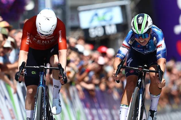 Belgian Justine Ghekiere of AG Insurance-Soudal Team (R) wins before Belgian Fien Van Eynde of Fenix-Deceuninck Development Team the sprint at the finish of the women s elite road race of the Belgian Cycling Championships, 132,8 km from and to the Grand Place square in Binche on Sunday 29 June 2025. DAVIDxPINTENS  x128053588x