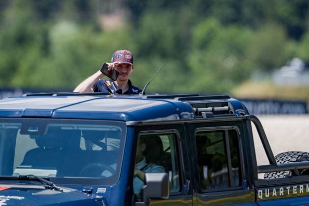 Formel 1, GP Österreich in Spielberg, Fahrerparade FORMULA 1 - GP of Austria 2025 SPIELBERG,AUSTRIA,29.JUN.25 - MOTORSPORTS, FORMULA 1 - Grand Prix of Austria, Red Bull Ring, drivers parade. Image shows Max Verstappen (NED Red Bull Racing).  GEPAxpictures xMatthiasxTrinkl