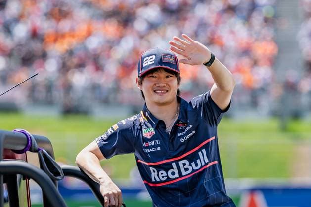 Formel 1, GP Österreich in Spielberg, Fahrerparade FORMULA 1 - GP of Austria 2025 SPIELBERG,AUSTRIA,29.JUN.25 - MOTORSPORTS, FORMULA 1 - Grand Prix of Austria, Red Bull Ring, drivers parade. Image shows Yuki Tsunoda (JPN Red Bull Racing).  GEPAxpictures xMatthiasxTrinkl