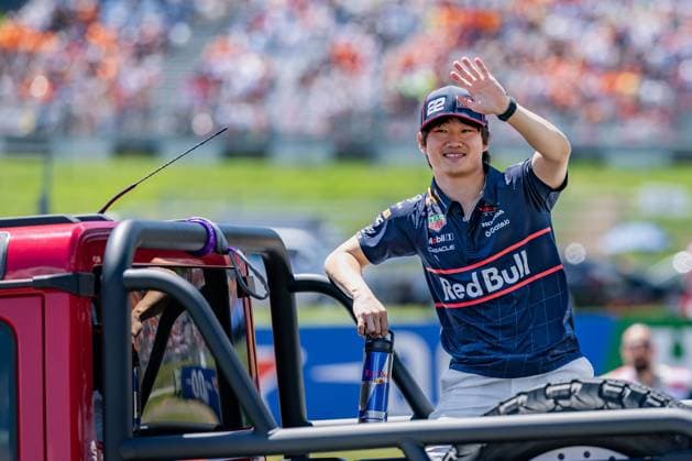 Formel 1, GP Österreich in Spielberg, Fahrerparade FORMULA 1 - GP of Austria 2025 SPIELBERG,AUSTRIA,29.JUN.25 - MOTORSPORTS, FORMULA 1 - Grand Prix of Austria, Red Bull Ring, drivers parade. Image shows Yuki Tsunoda (JPN Red Bull Racing).  GEPAxpictures xMatthiasxTrinkl