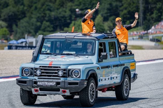 Formel 1, GP Österreich in Spielberg, Fahrerparade FORMULA 1 - GP of Austria 2025 SPIELBERG,AUSTRIA,29.JUN.25 - MOTORSPORTS, FORMULA 1 - Grand Prix of Austria, Red Bull Ring, drivers parade. Image shows Lando Norris (GBR McLaren) and Oscar Piastri (AUS McLaren).  GEPAxpictures xMatthiasxTrinkl