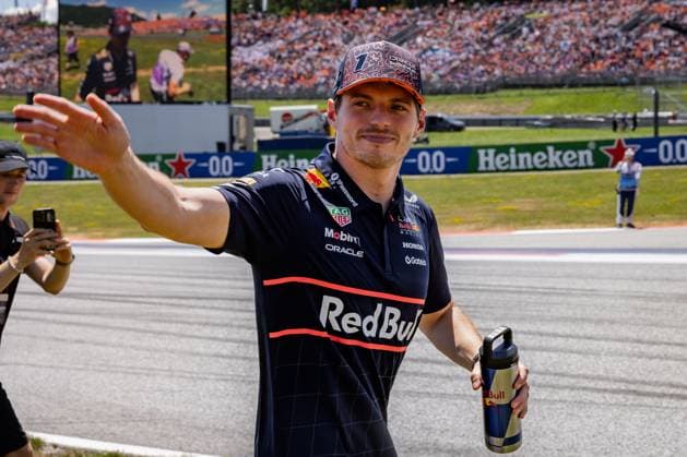 Formel 1, GP Österreich in Spielberg, Fahrerparade FORMULA 1 - GP of Austria 2025 SPIELBERG,AUSTRIA,29.JUN.25 - MOTORSPORTS, FORMULA 1 - Grand Prix of Austria, Red Bull Ring, drivers parade. Image shows Max Verstappen (NED Red Bull Racing).  GEPAxpictures xMatthiasxTrinkl