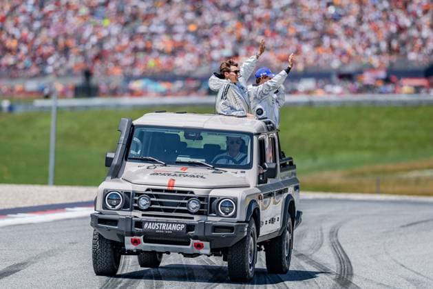 Formel 1, GP Österreich in Spielberg, Fahrerparade FORMULA 1 - GP of Austria 2025 SPIELBERG,AUSTRIA,29.JUN.25 - MOTORSPORTS, FORMULA 1 - Grand Prix of Austria, Red Bull Ring, drivers parade. Image shows George Russell (GBR Mercedes) and Andrea Kimi Antonelli (ITA Mercedes).  GEPAxpictures xMatthiasxTrinkl