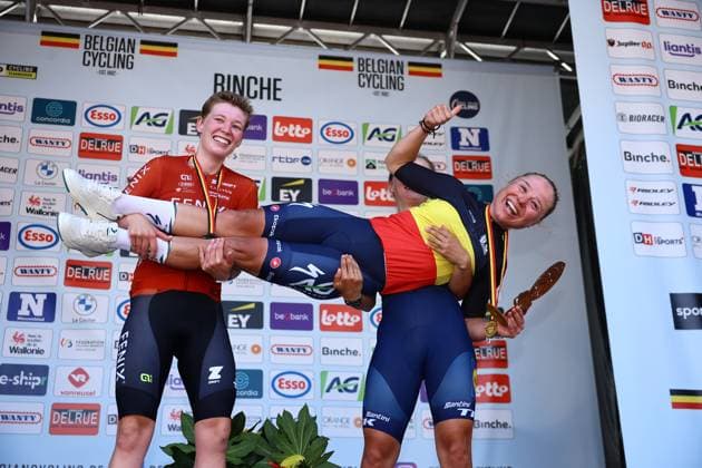 Belgian Fien Van Eynde of Fenix-Deceuninck Development Team, Belgian Justine Ghekiere of AG Insurance-Soudal Team and Belgian Fleur Moors of Lidl-Trek pictured on the podium after the women s elite road race of the Belgian Cycling Championships, 132,8 km from and to the Grand Place square in Binche on Sunday 29 June 2025. DAVIDxPINTENS  x128054238x