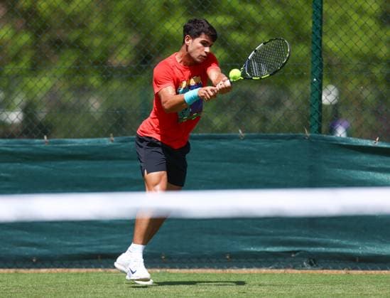 Wimbledon Championships 2025 AELTC, Saturday Practice, London, UK - 29 06 2025 Carlos Alcaraz (ESP) Practices at Wimbledon ahead of the 2025 Championships London Wimbledon London GBR, UK NEWSPAPERS OUT Copyright: xMarkxGreenwoodx