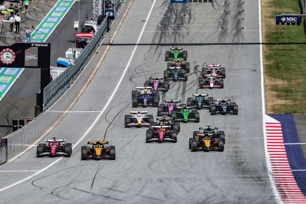 FORMULA 1 - GP of Austria 2025 SPIELBERG,AUSTRIA,29.JUN.25 - MOTORSPORTS, FORMULA 1 - Grand Prix of Austria, Red Bull Ring. Image shows the start of the race with Charles Leclerc (MON Ferrari), Lando Norris (GBR McLaren) and Oscar Piastri (AUS McLaren).  GEPAxpictures xMatthiasxTrinkl