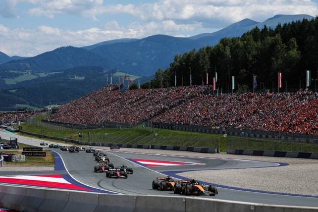 F1 - AUSTRIAN GRAND PRIX 2025 Start of the race 04 NORRIS Lando (gbr), McLaren F1 Team MCL39, action leads the group during the Formula 1 MSC Cruises Austrian Grand Prix 2025, 11th round of the 2025 FIA Formula One World Championship, WM, Weltmeisterschaft from June 27 to 29, 2025 on the Red Bull Ring, in Spielberg, Austria - SpielbergAustria  Copyright: xANTONINxVINCENTx