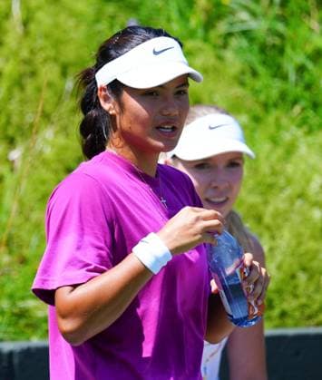 Emma Raducanu practices with Katie Boulter Wimbledon Tennis Championships, Sunday Practice, The All England Lawn Tennis and Croquet Club, London, UK - 29 Jun 2025London The All England Lawn Tennis and United Kingdom  Copyright: xJavierxGarcia Shutterstockx 15371377bb
