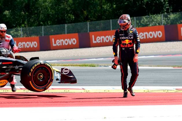 29 06 2025, xsvx, Motorsport FIA Formula 1, Austrian Grand Prix v l Max Verstappen Oracle Red Bull Racing starting number 1 after the accident FIA REGULATIONS PROHIBIT ANY USE OF PHOTOGRAPHS as IMAGE SEQUENCES and or QUASI VIDEO Zeltweg Spielberg